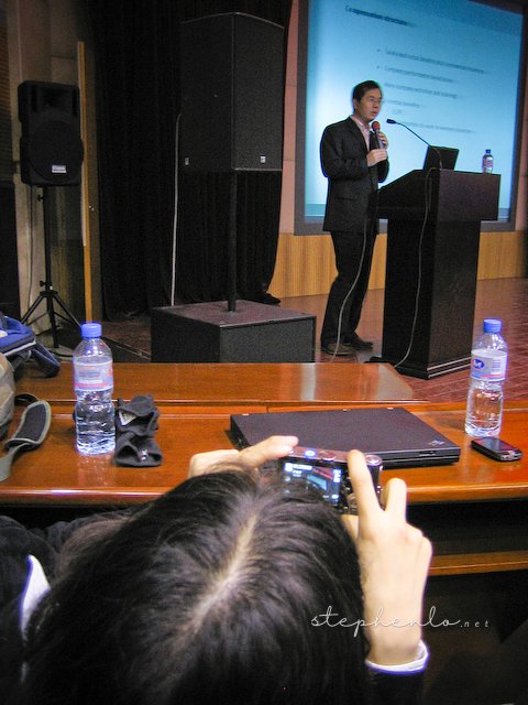 Zhuang Ying capturing Fang Hao as he speaks at his alma mater